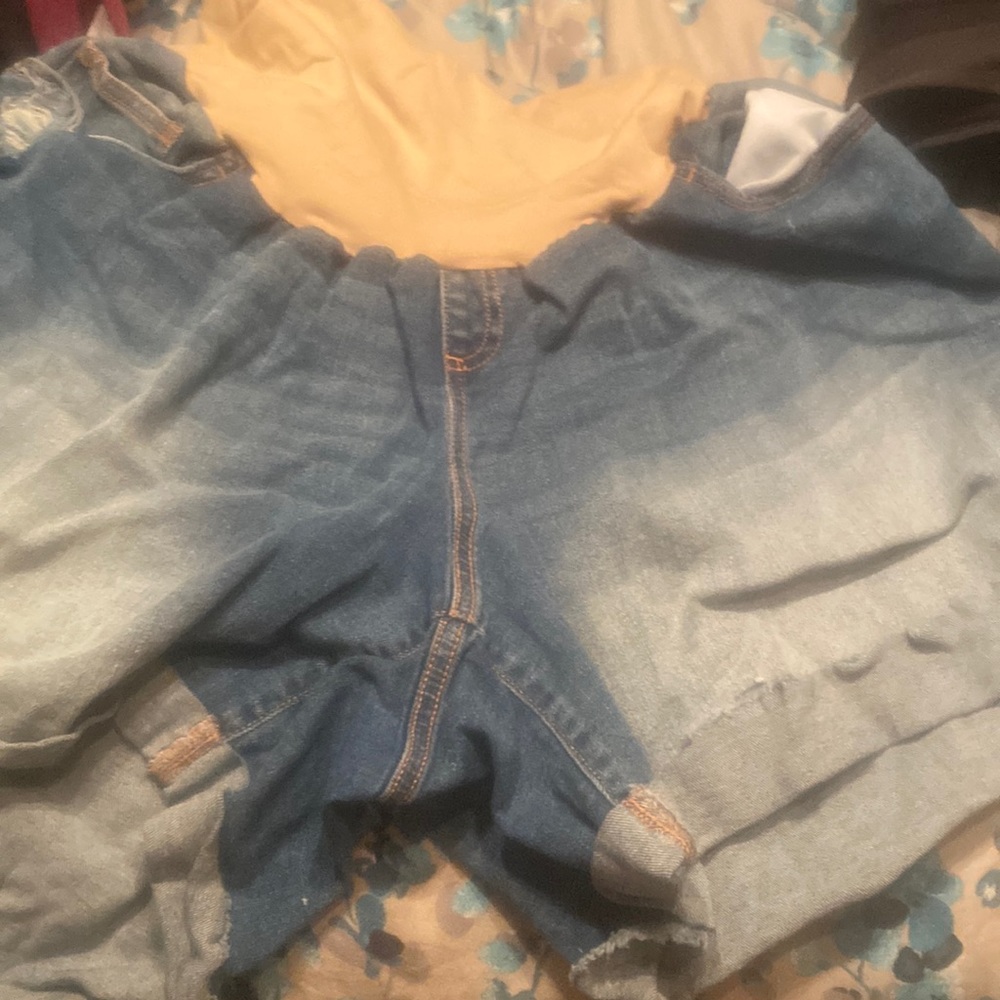 Intigio blurb maternity shorts 3xl